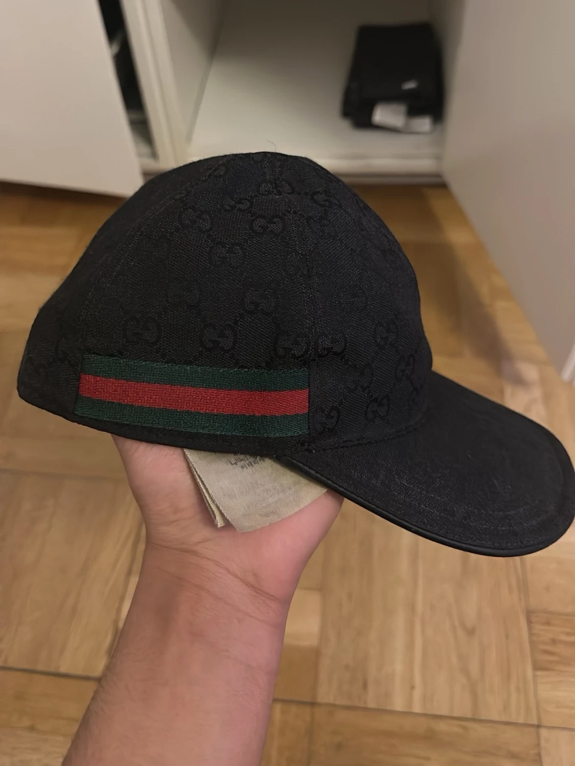 Svart keps från Gucci med GG-mönster