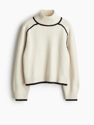 stickad tröja  - säljer den här jätte snygga helt slutsålda polo tröjan som bara är använd nån fåtal gång😊storlek S men passar XS också