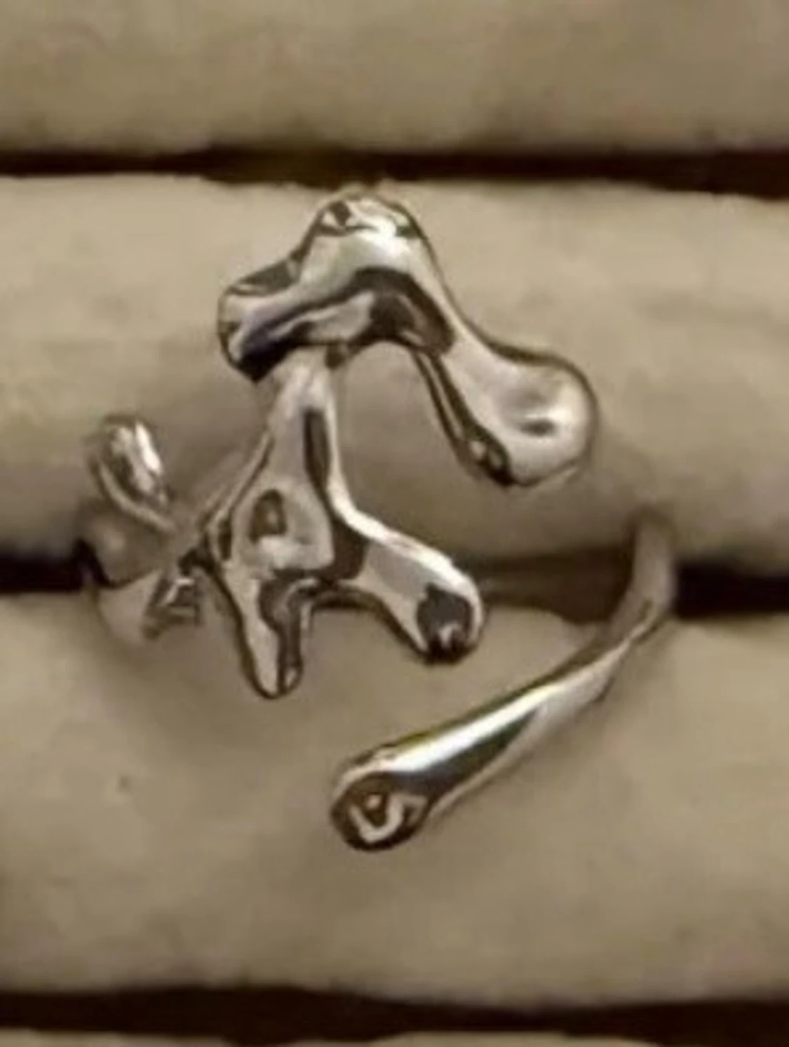 Alla som köper minst 2 ringar får en extra ring på köpet. - 2