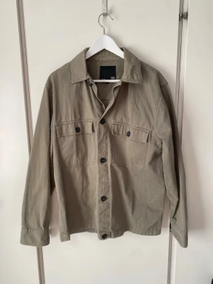Olivgrön overshirt Lager 157 - Skön vårjacka