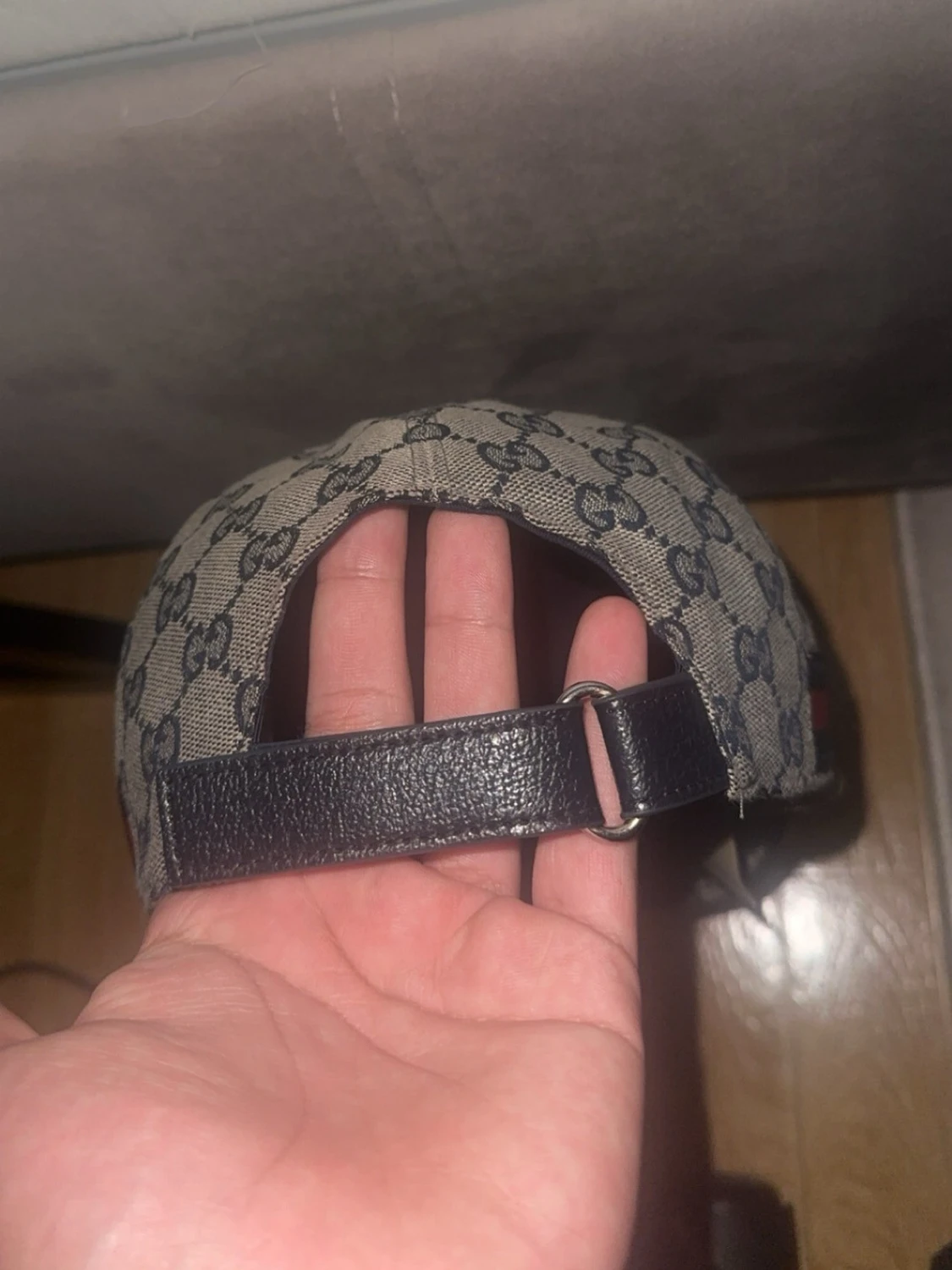 Gucci keps gråblåa säljs ej längre  - 4