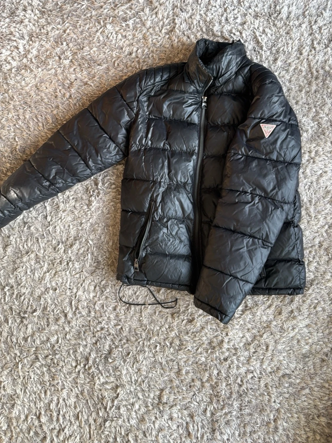 Svart dunjacka från Guess