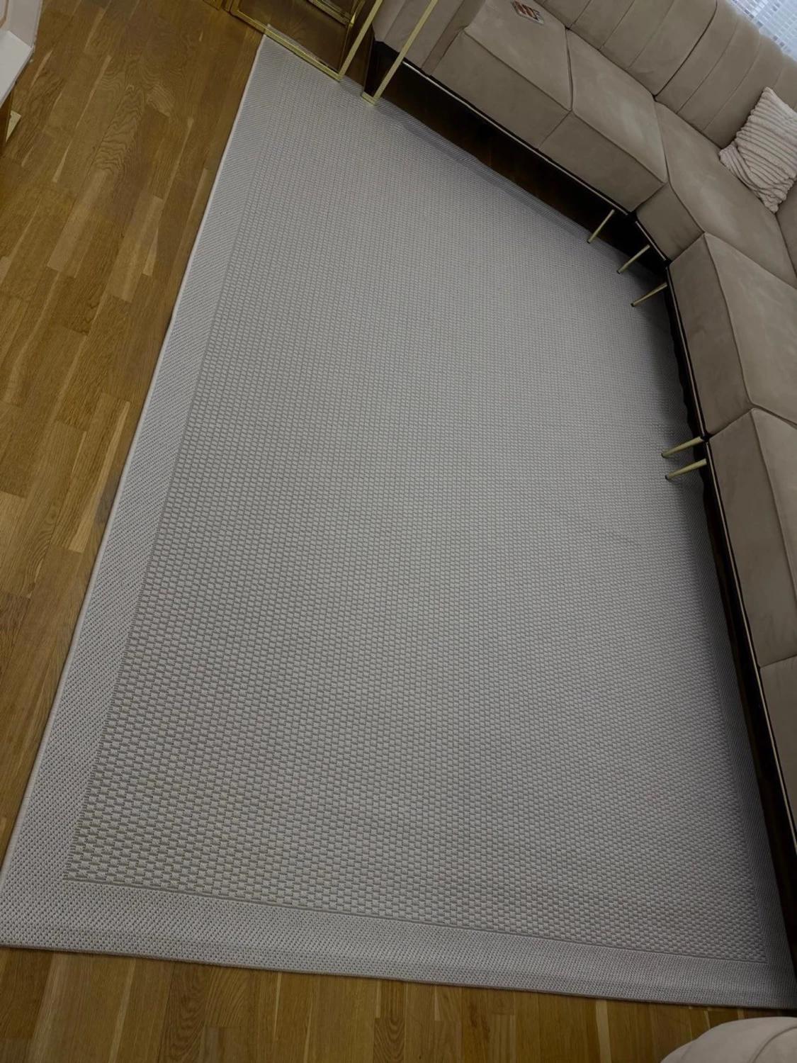 Två helt nya mattor – KM Carpets Miami (grå) – aldrig använda