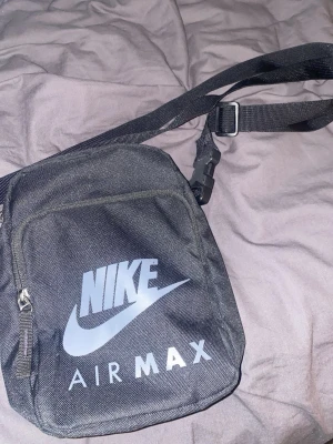 Nike Air Max väska - Helt nyskick, Behöver inte den