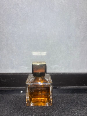 Maison Francis Kurkdjian parfym - Elegant parfym från Maison Francis Kurkdjian, nästan landvind ca 65-68ml kvar av 70 köpt för 2100 från nk kvitto och allt finns