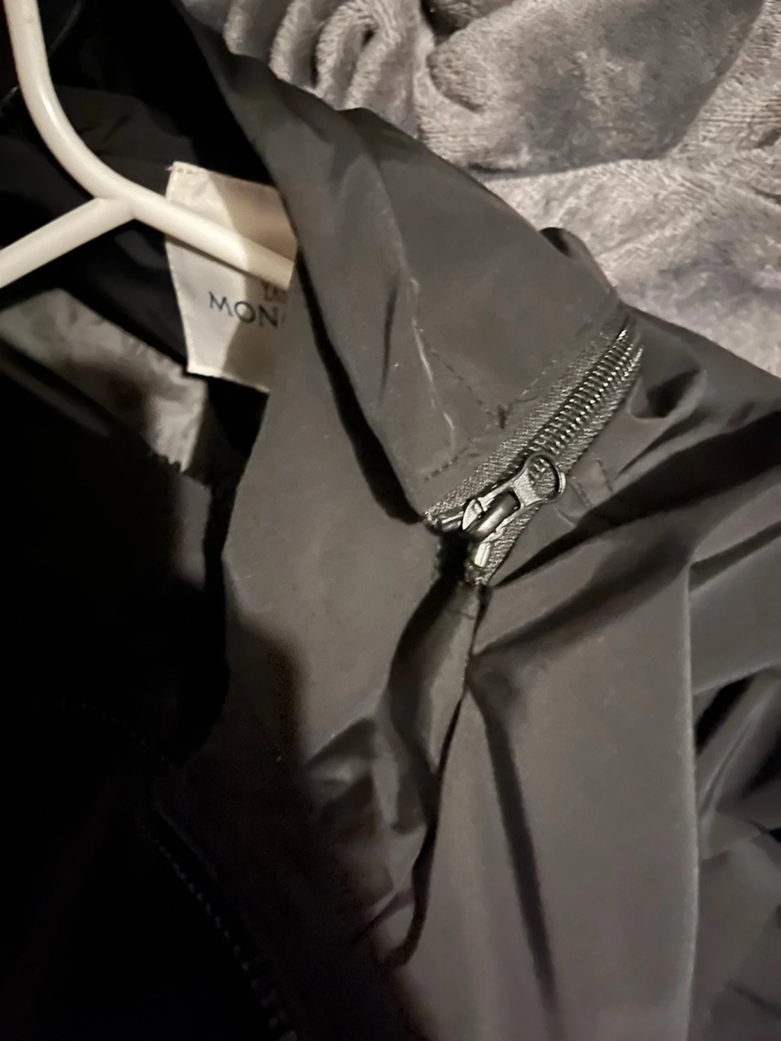 Svart vindjacka med zipper luva - 4