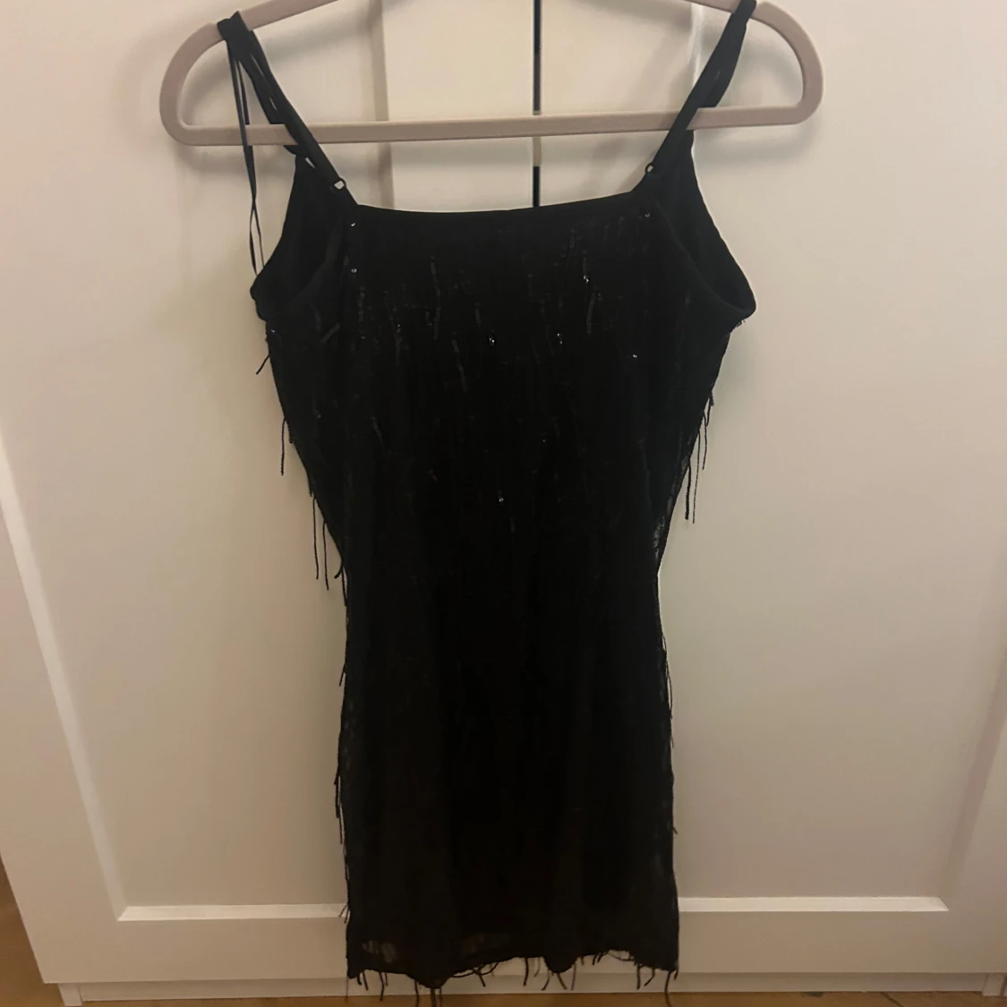 Svart paljettklänning från ONLY - 1