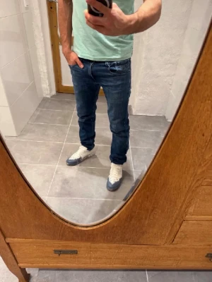 Replay jeans  - Ett par snygga byxor från Replay i storlek W29 L32 i modellen Anbbas 