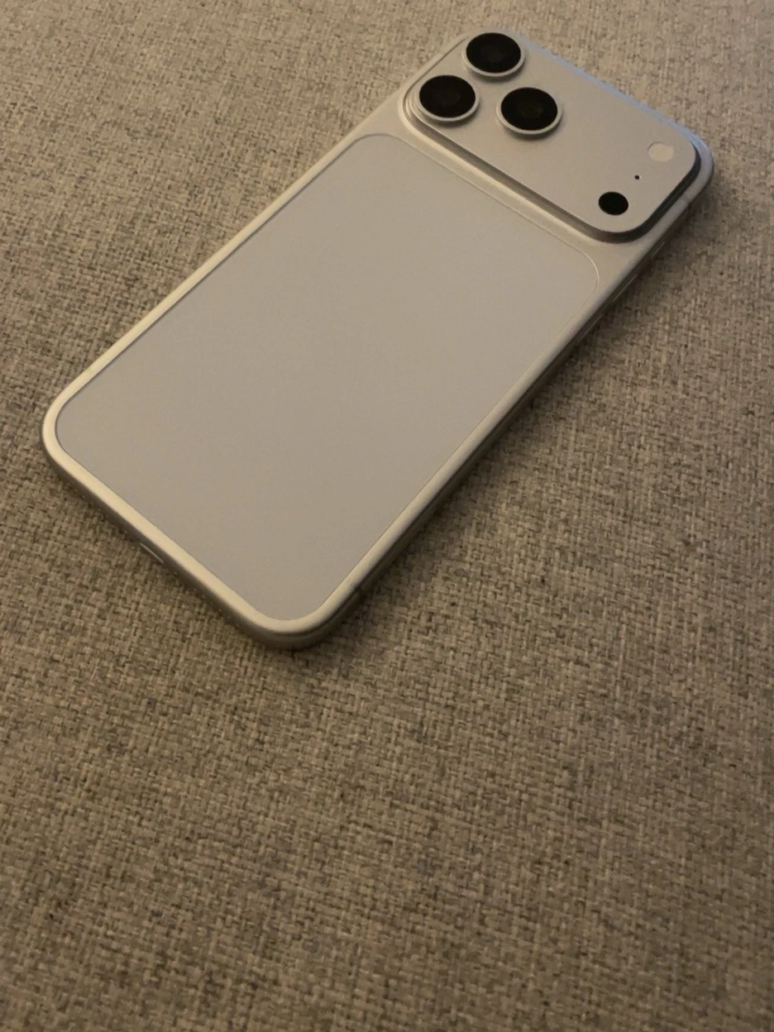 Stilrent vitt mobilskal i hårdplast - 1