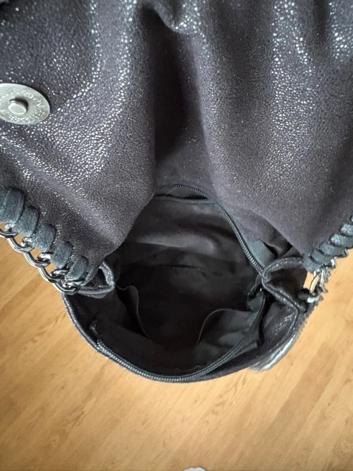 Svart axelväska med kedjerem - 2