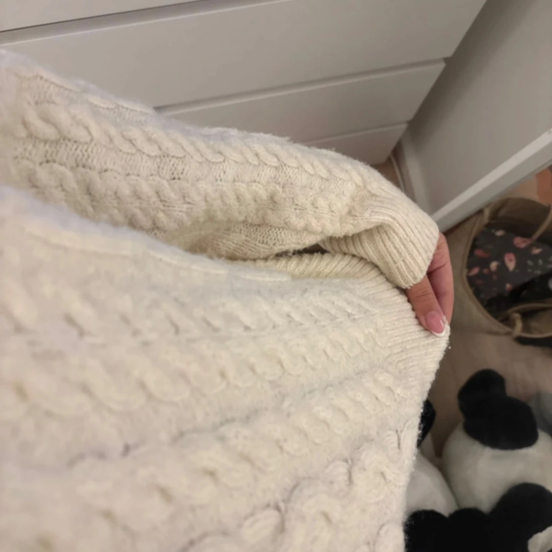 Stickad offwhite tröja med half zip - 2