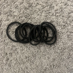 Svarta hårsnoddar i enkel design - 12pac hårsnoddar 