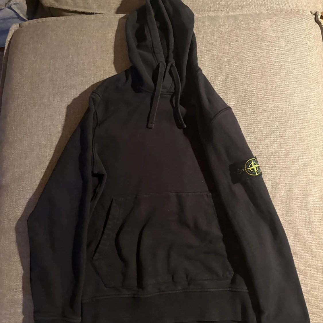Svart hoodie från Stone Island