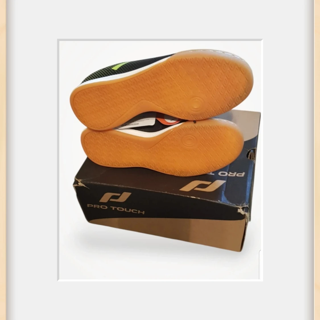 Oanvända Pro Touch fotbollsskor, strl 31 - 3