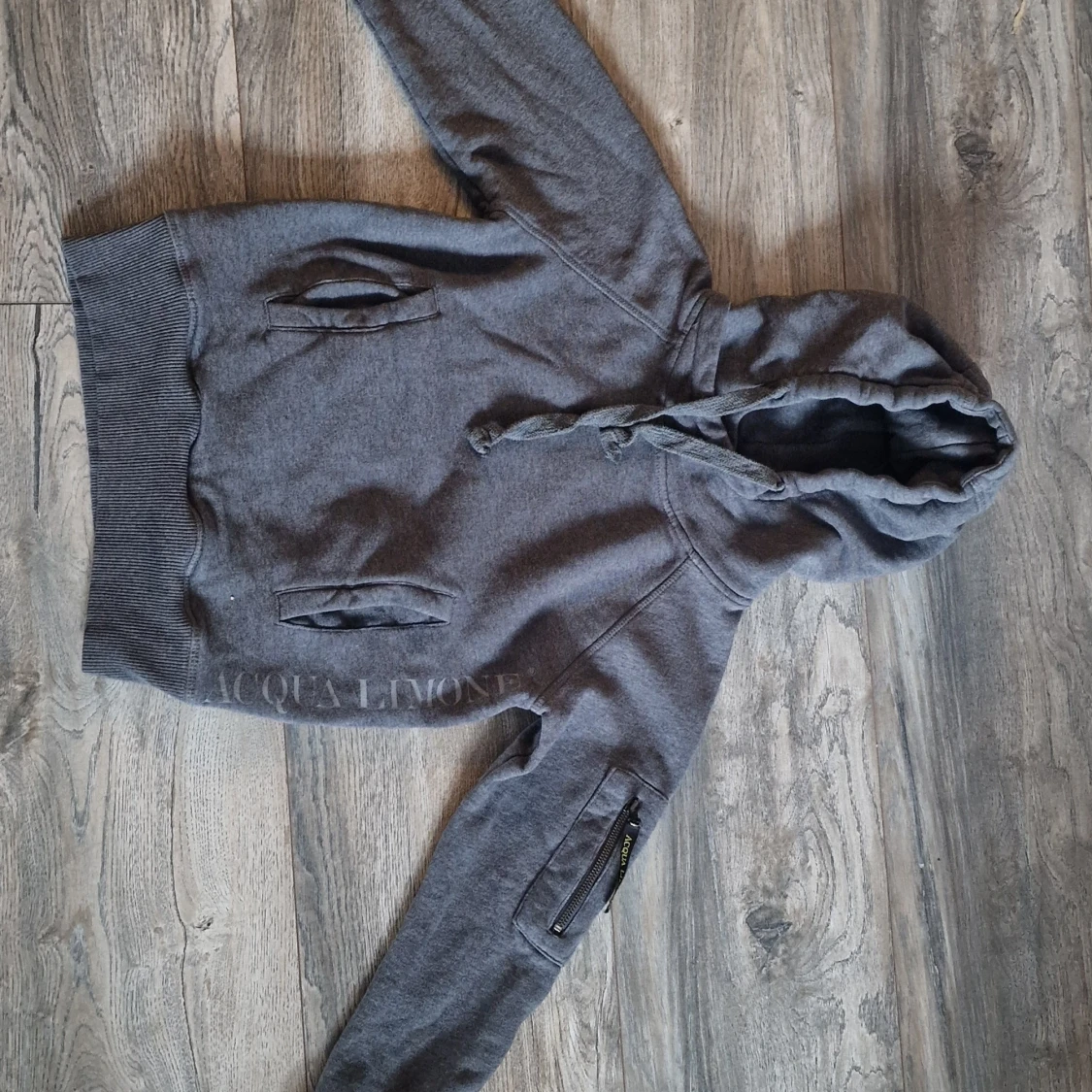 Grå hoodie från Acqua Limone - 1