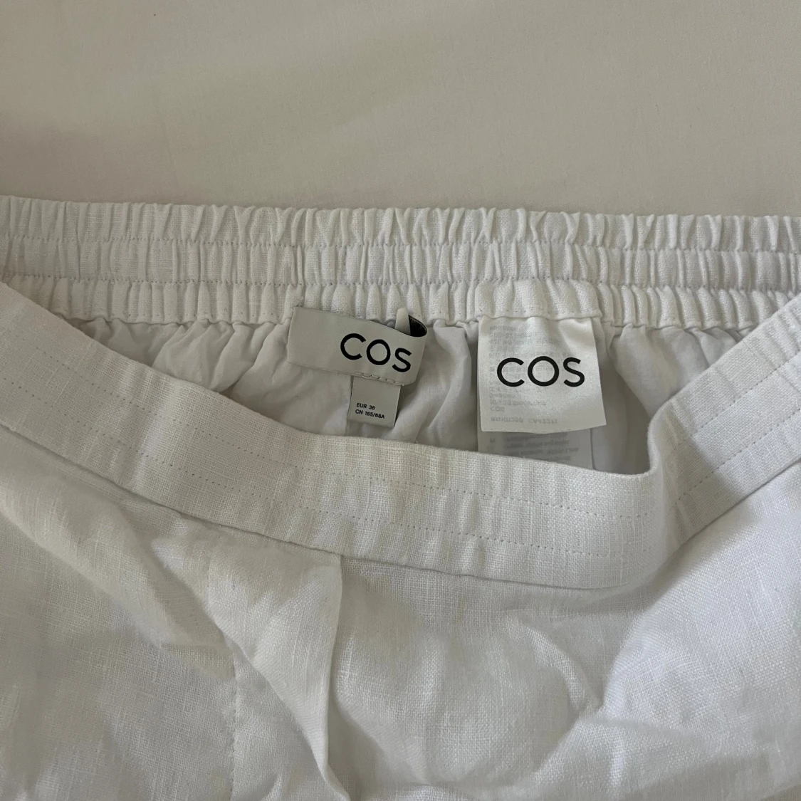 Vita linnebyxor från COS, strl 36 - 2