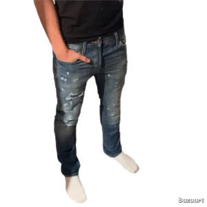 Jack and Jones jeans  - Tja! Säljer dessa feta Jack and Jones jeans! Storlek 30/30 riktigt bra skick! Hör av dig om du hsr fler frågor!!!