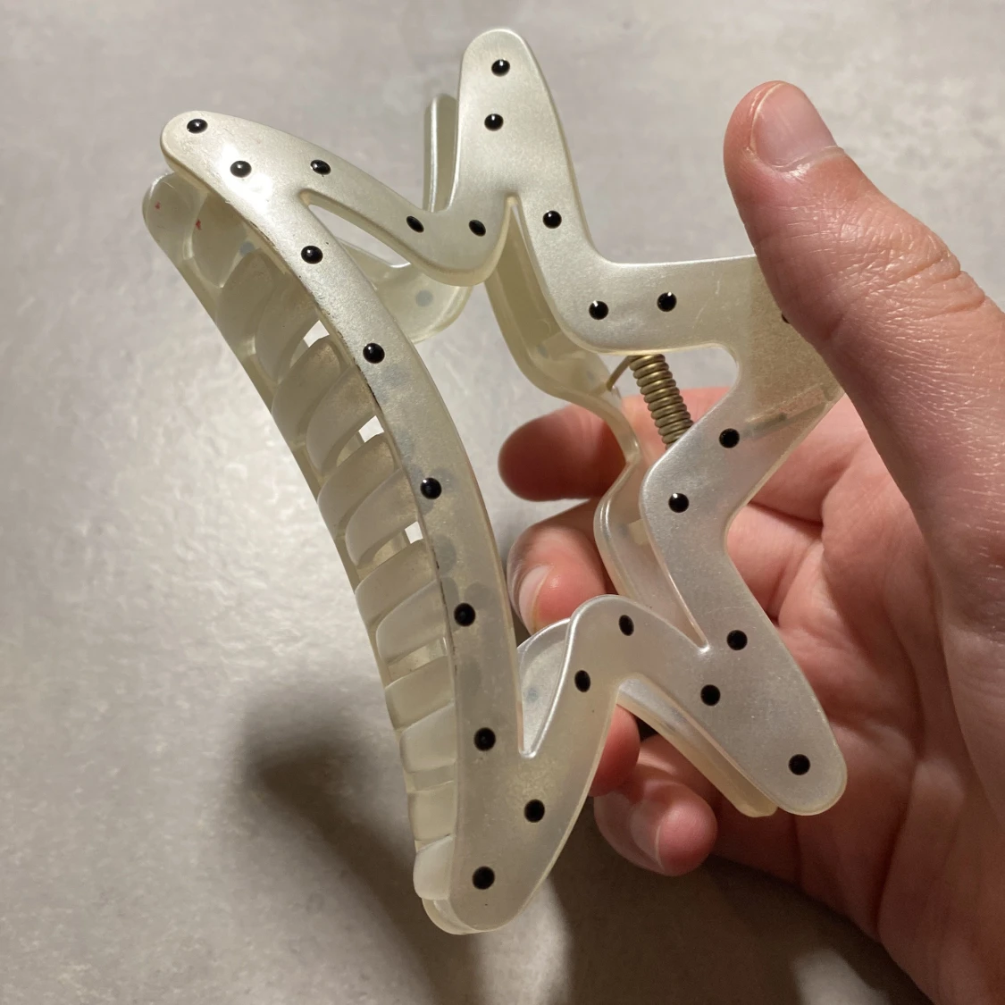 Prickig hårklämma   - 1