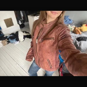 Brun skinnjacka - Brun vintage skinnjacka