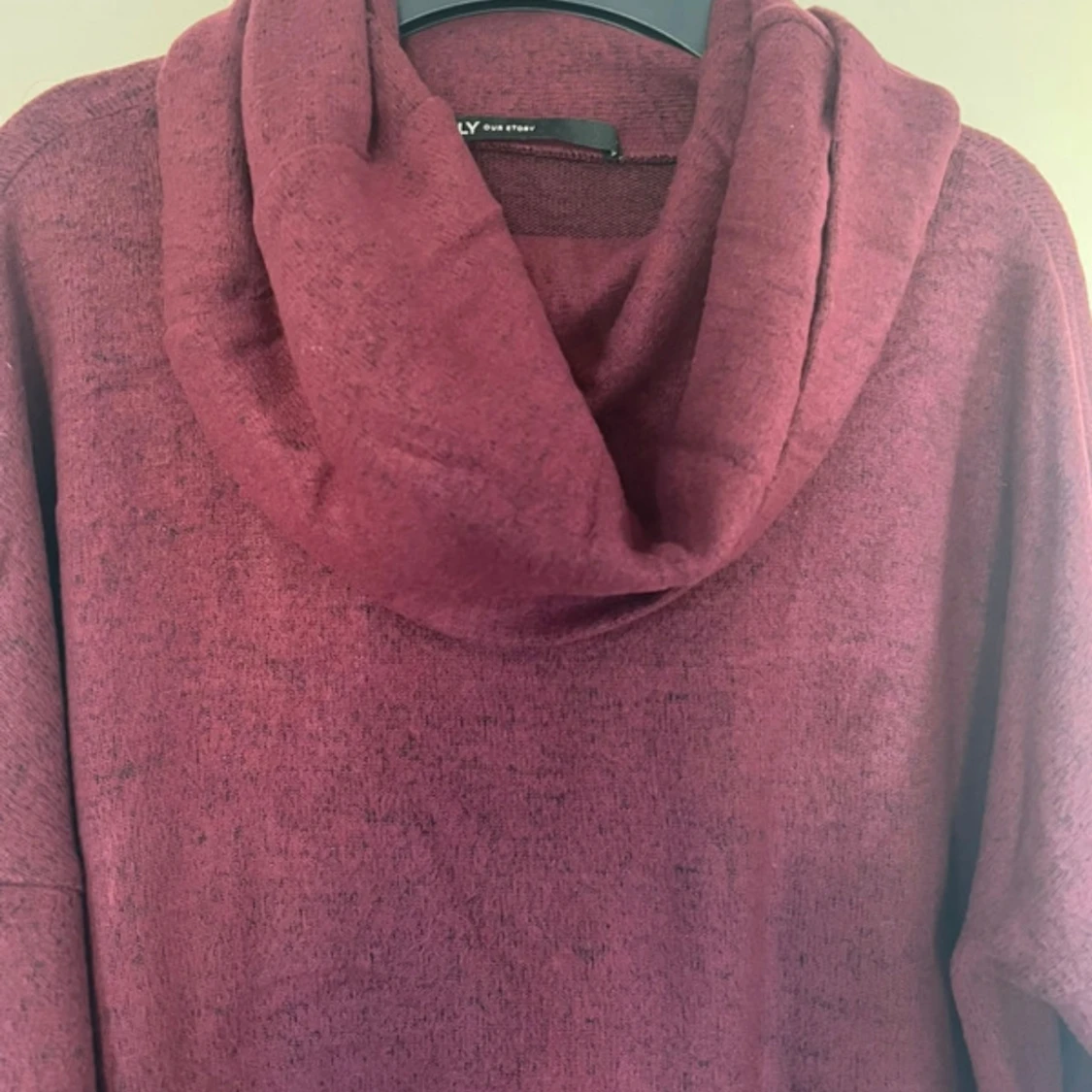 Vinröd polotröja från Only - 1