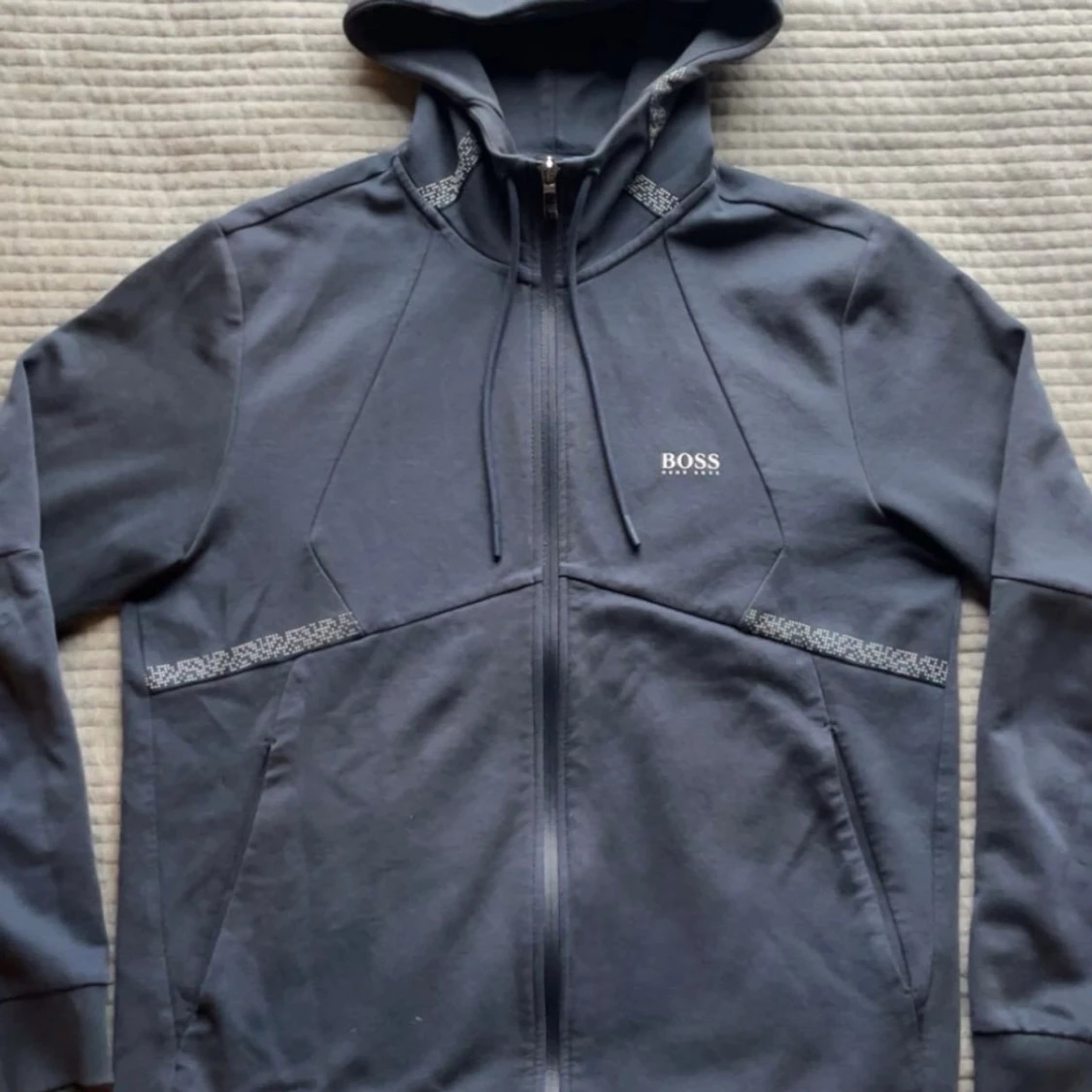 Mörkgrå hoodiejacka från BOSS