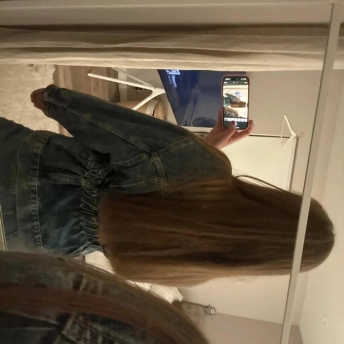 Blå jeansjacka med knappar - 1