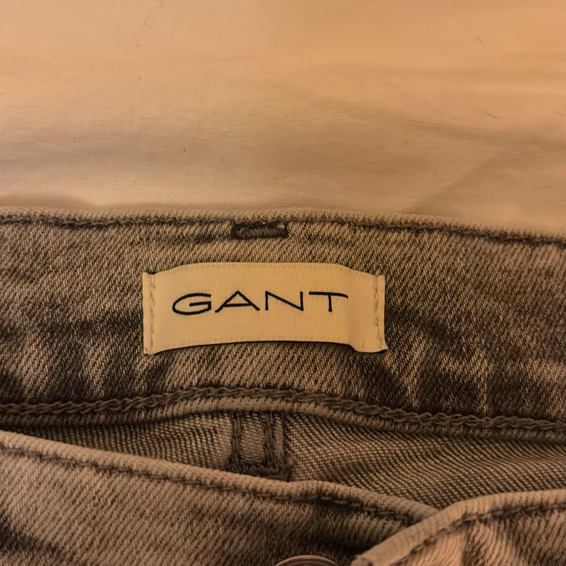 Grå bootcut jeans från GANT - 1