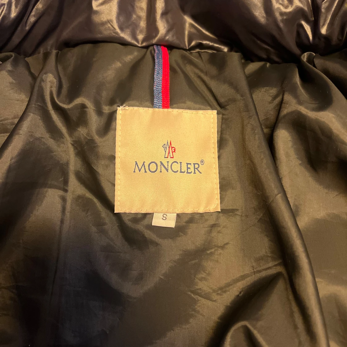 Svart Moncler pufferjacka med huva - 3