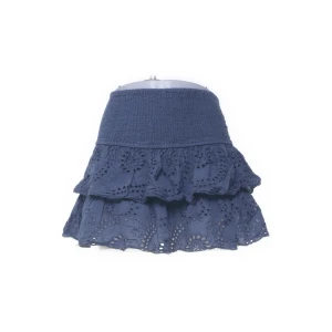 Meet me there kjol - Kjol från Meet me there från kollektionen Meet x tiger. Snygg marinblå kjol med shorts under. Står xxs/xs men den är stretchig och nassar xxs-s