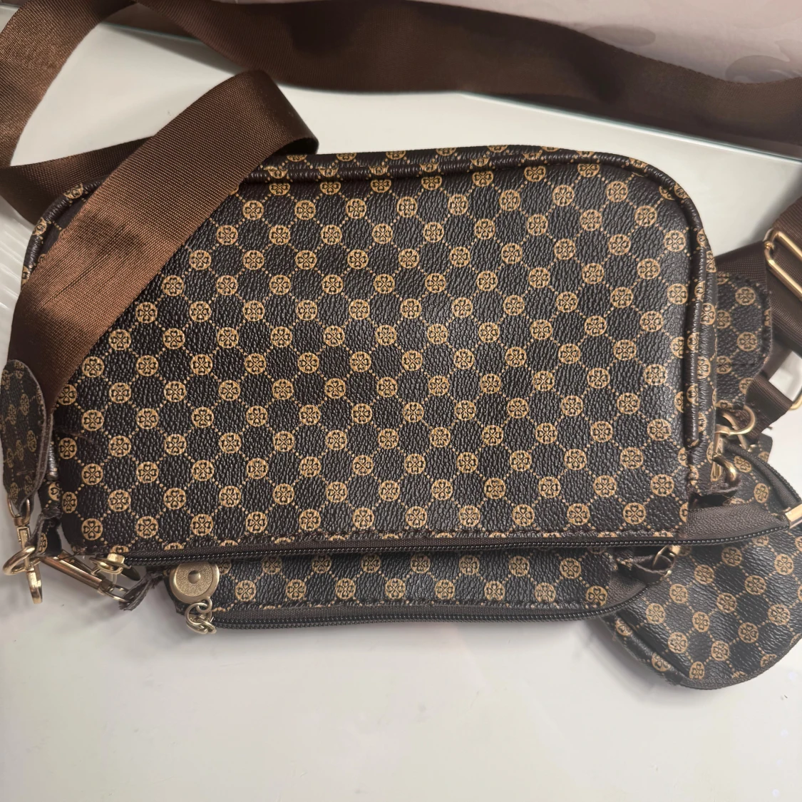 Brun axelväska  - 1