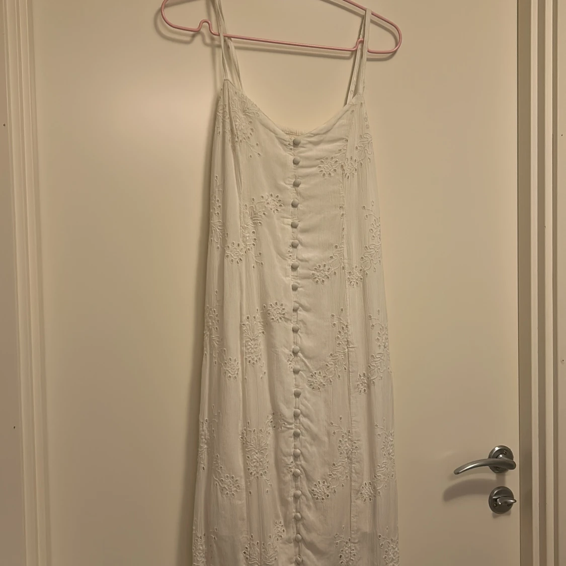 Supersöt vit långklänning - 2