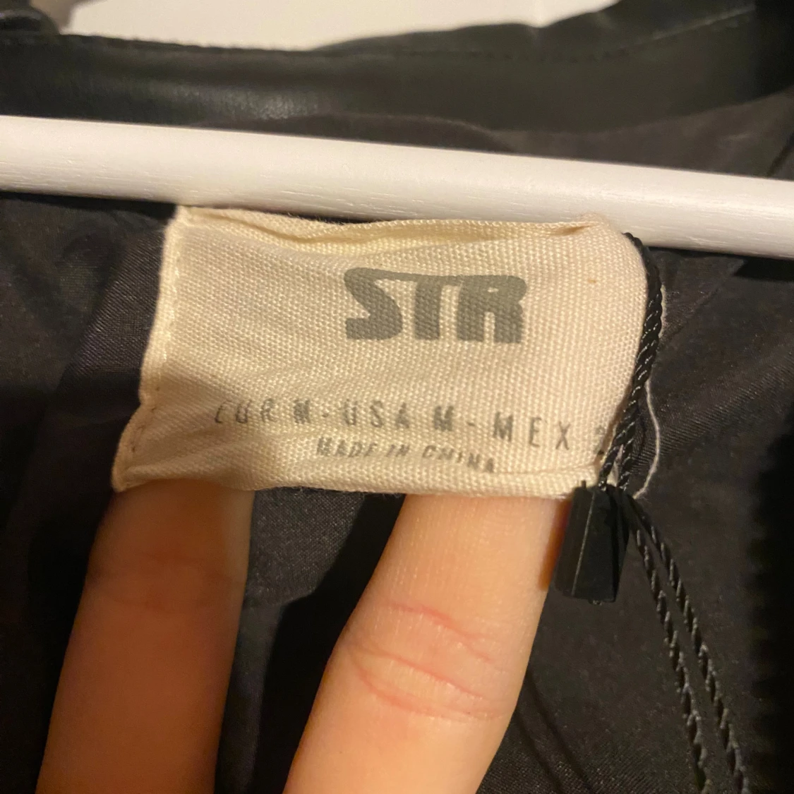 Svart skinnjacka från STR, storlek M - 1