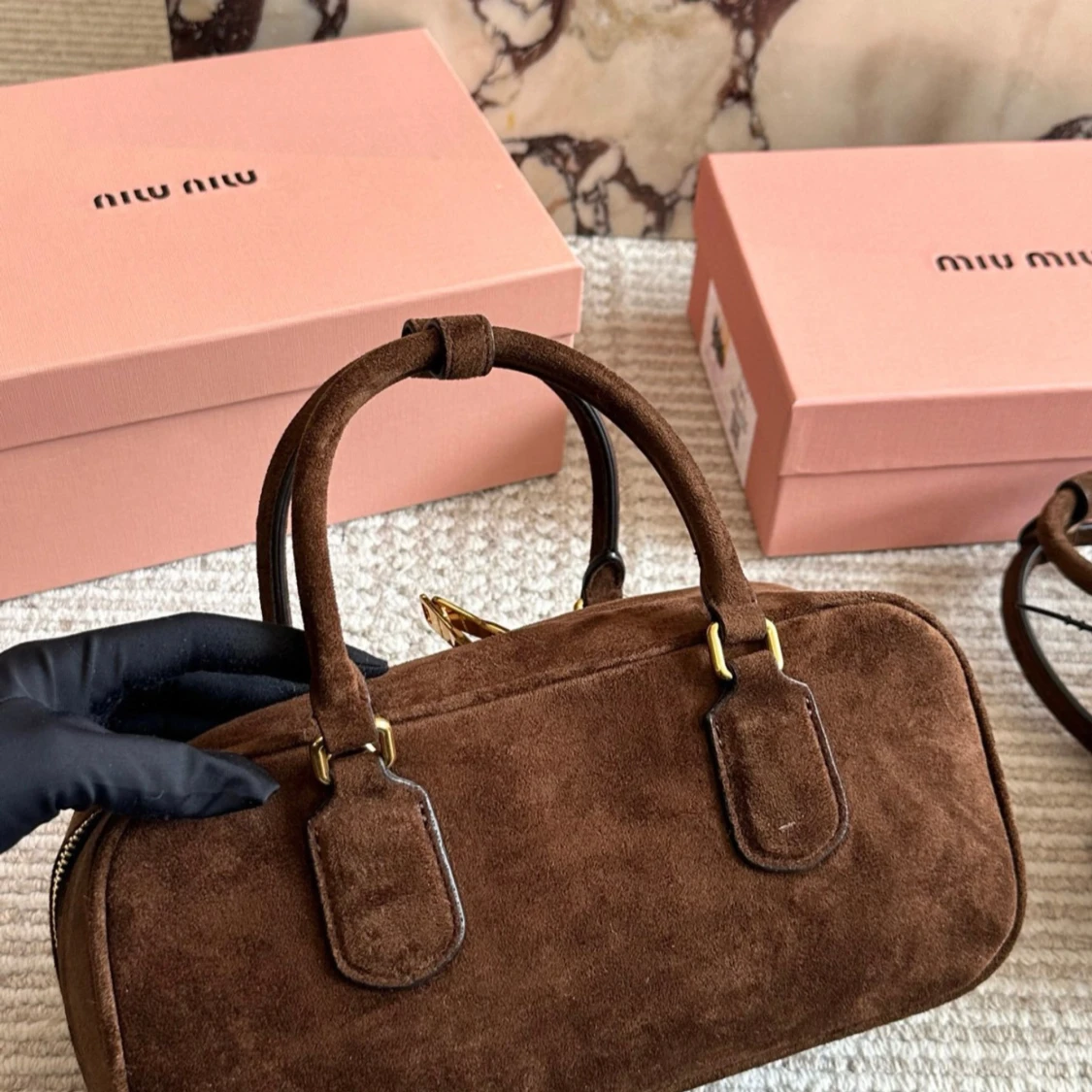 Brun handväska i mocka - 2