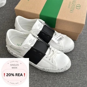 Valentino Skor | 40 - Valentino Open for a change sneakers | Nyskick! | Allt på bild ingår | INGA BYTEN | Fraktar spårbart eller möts upp i Täby 