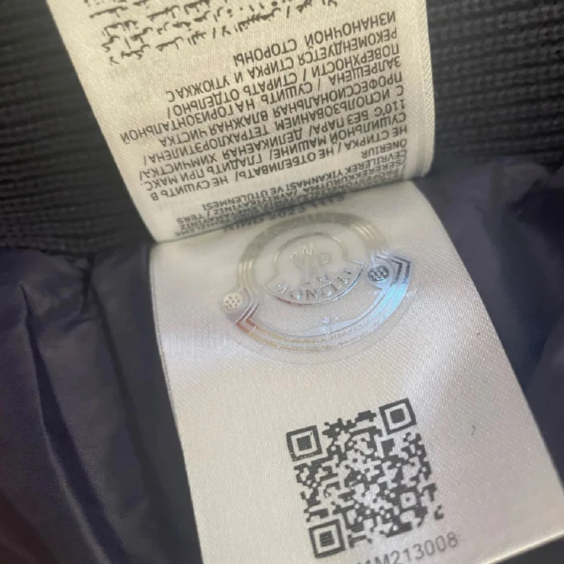 Mörkblå pufferjacka från Moncler - 2