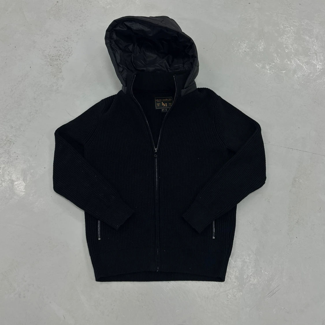 Apex cardigan från Leon Marcel