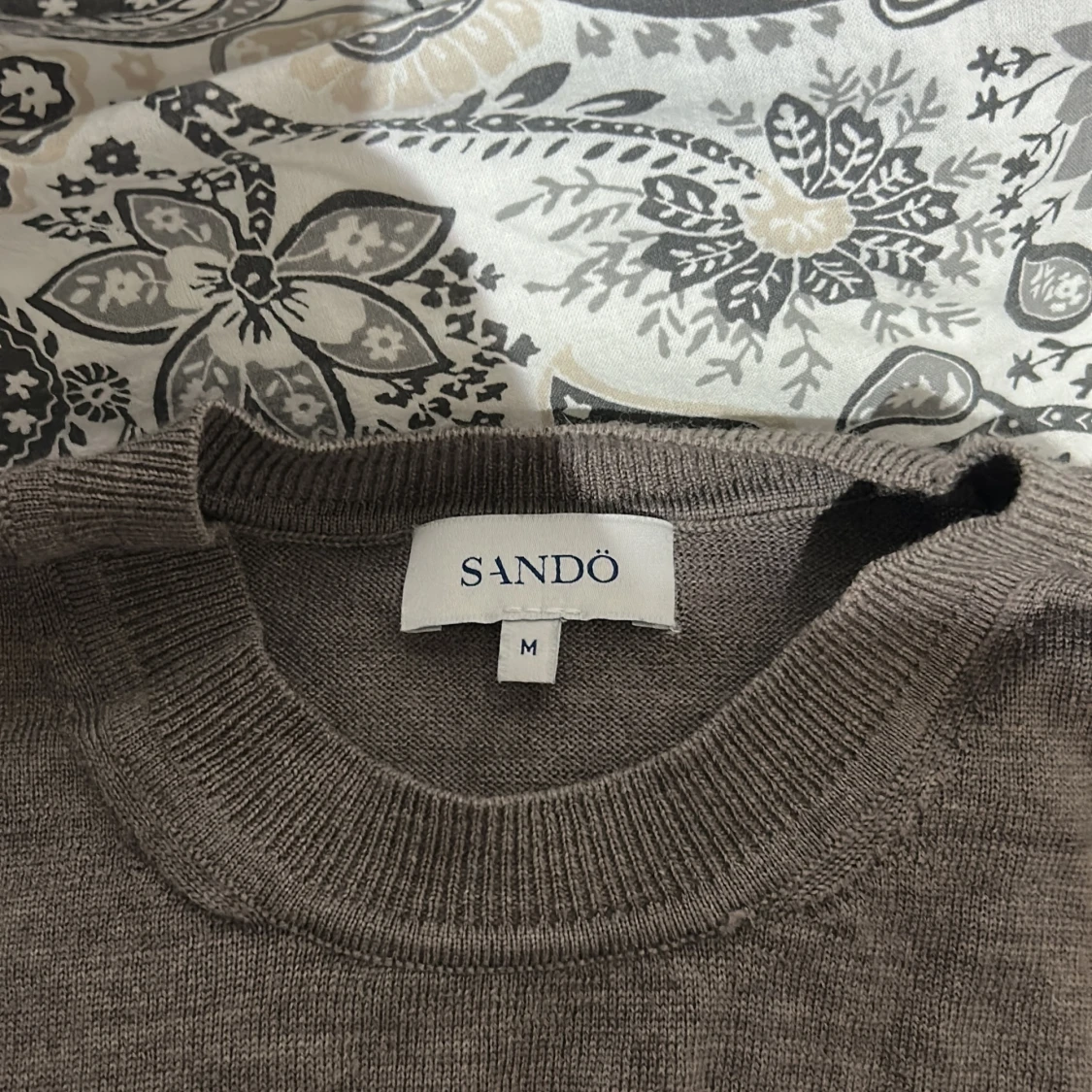 Brun stickad tröja från Sandö - 1