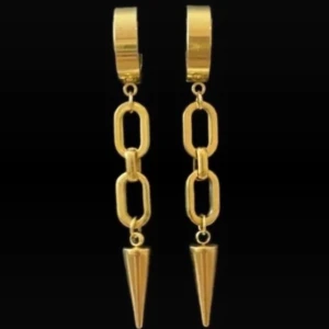 Guldiga kedjeörhängen med spets  - Priset avser ett par örhängen. Finns även i silverfärgad variant.  Material: rostfritt stål Längd: ca 45 mm Nickelfria och handgjorda. 