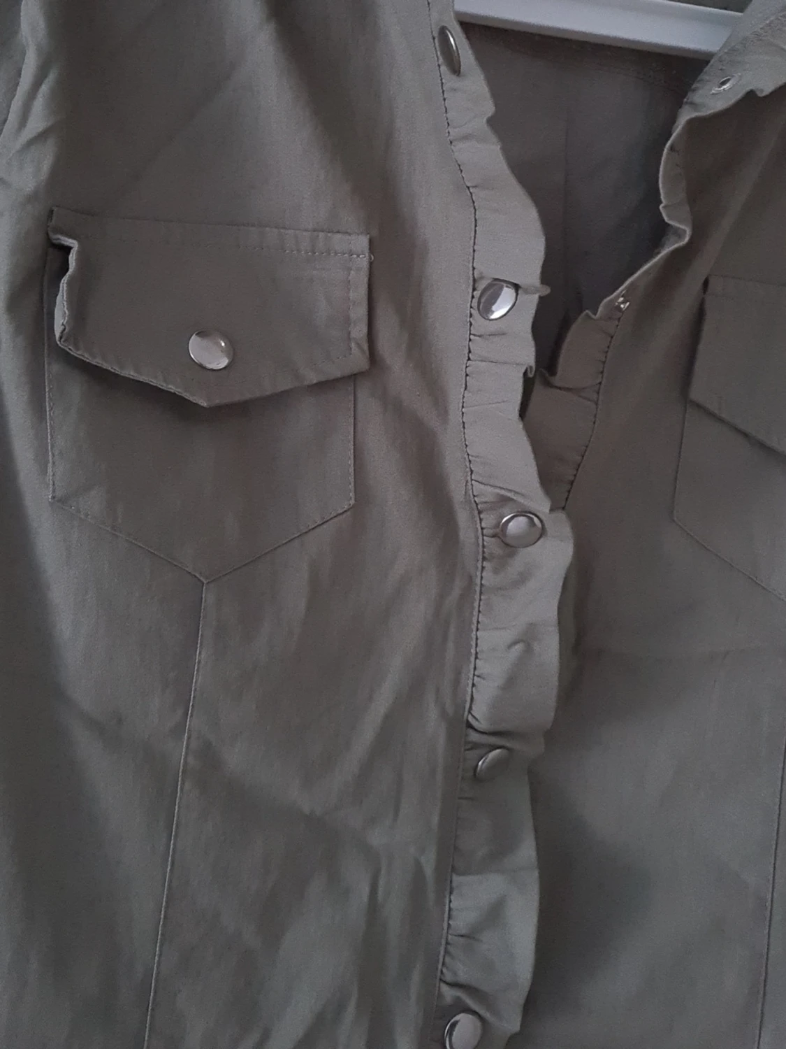 Skjorta med volang  - 3