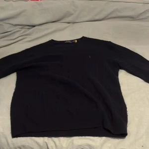 Polo stickad tröja M - Den är stickad jag och storlek Medium. Pris går att pruta ned.