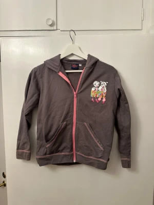 Bratz hoodie  - Vintage/retro Hoodie med huva och zipper från Bratz TM & c MGA Storlek 150 Fint skick