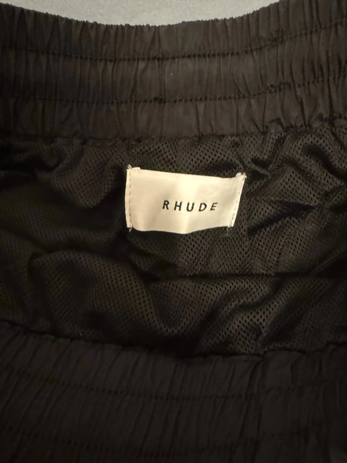 Svarta Rhude shorts med gul snörning - 2