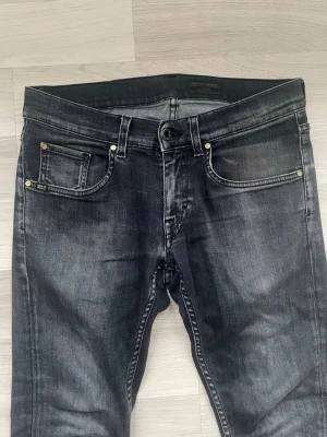 Tiger of Sweden jeans  - Säljer dessa Replay Anbass jeans i väldigt bra skick | Använda endast några enstaka gånger | Hör gärna av vid frågor och funderingar (Priset är ej hugget i sten) 