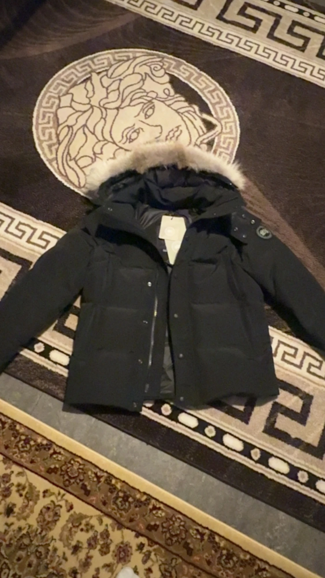 Svart pufferjacka från Canada Goose - 1