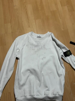 Stone Island tröja  - Spilt lite men går å få bort om man lämnar in på tvätt, äkta