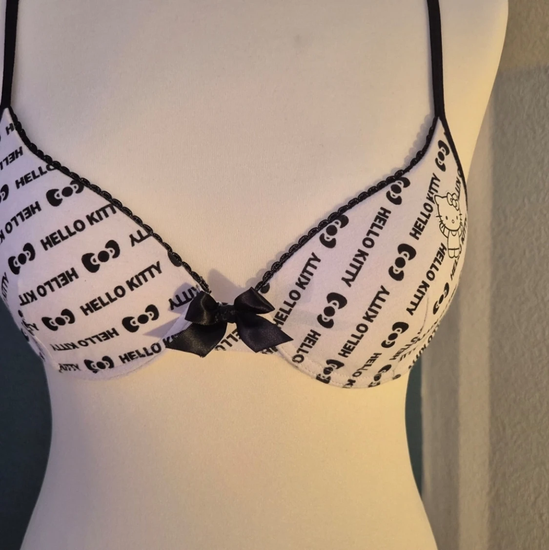 Hello Kitty BH 75A - 2