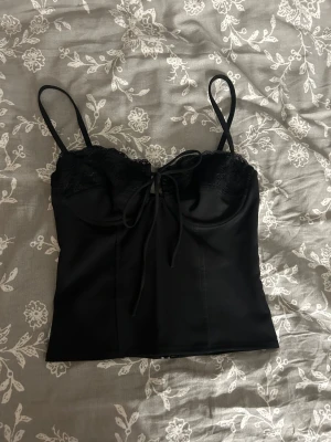 Gina Tricot topp - Snygg topp från Gina Tricot 14+