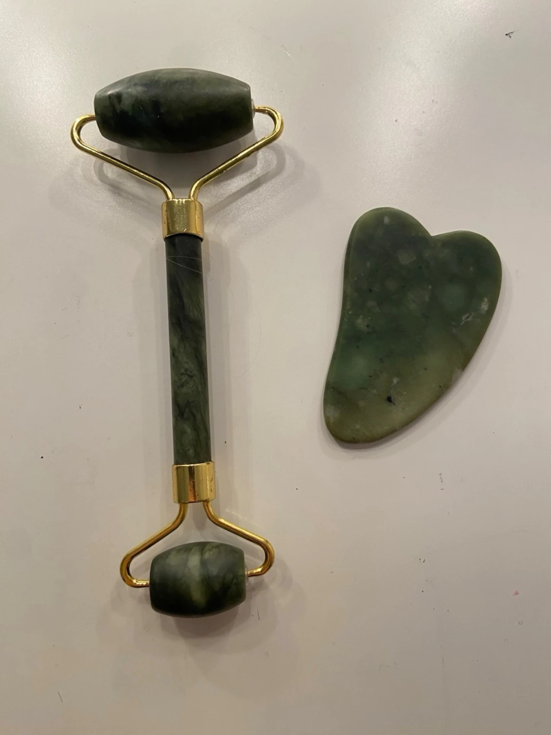 Grön jade roller och gua sha