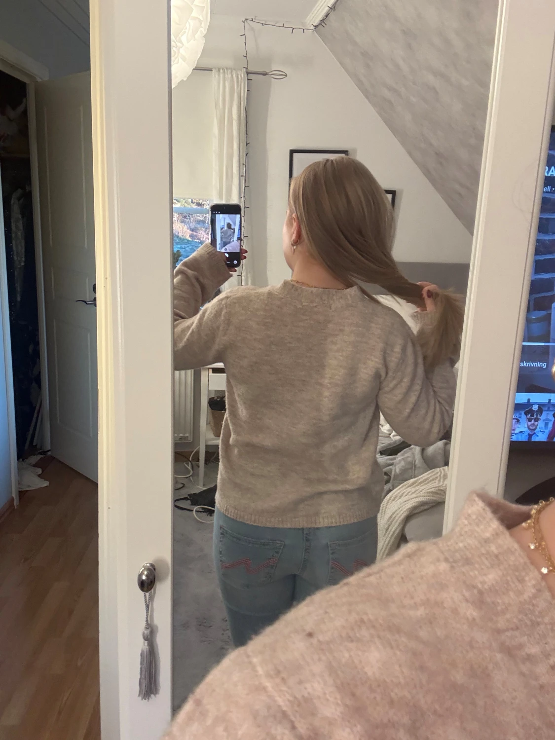 Beige stickad kofta med knappar - 1