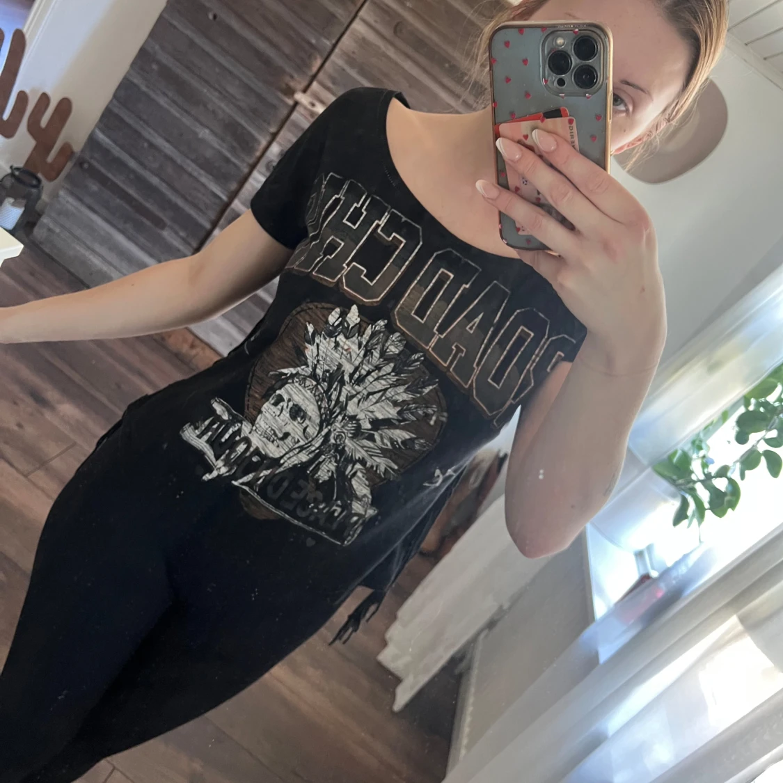 Svart t-shirt med fransar